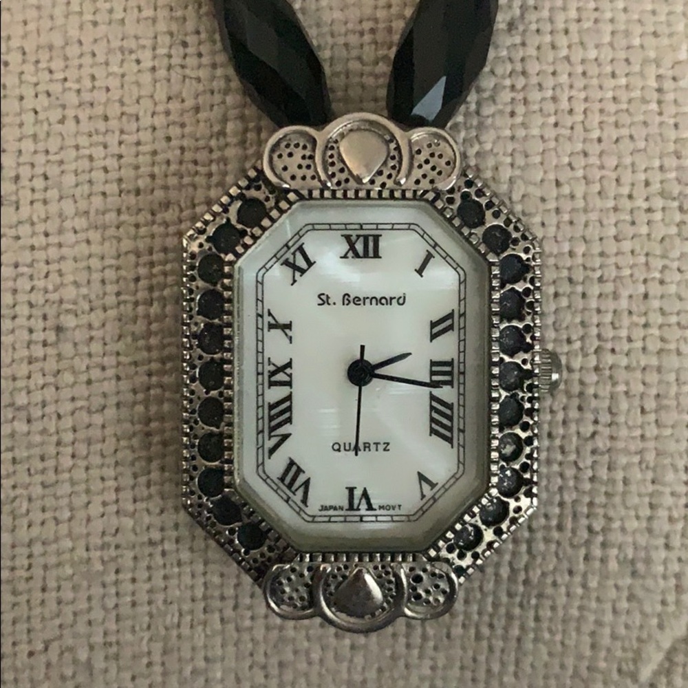 Artistic necklace